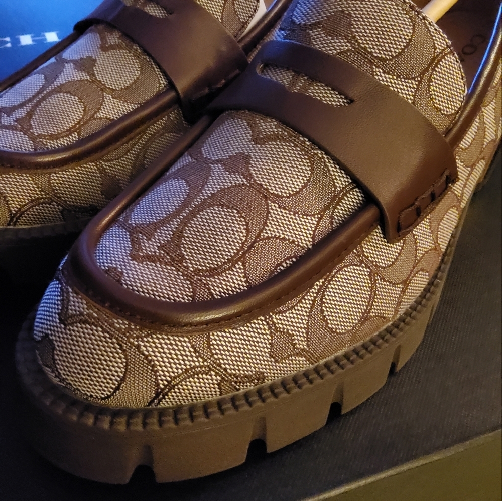 COACH "CORA" LOAFER PUMPS IN COLORS OAK/MAPLE, SIZE 9.5 - Picture 5 of 6